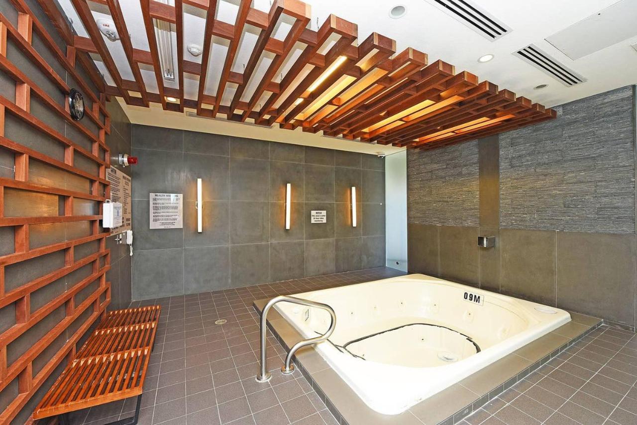 Bright Condo In The Heart Of Toronto Exteriér fotografie